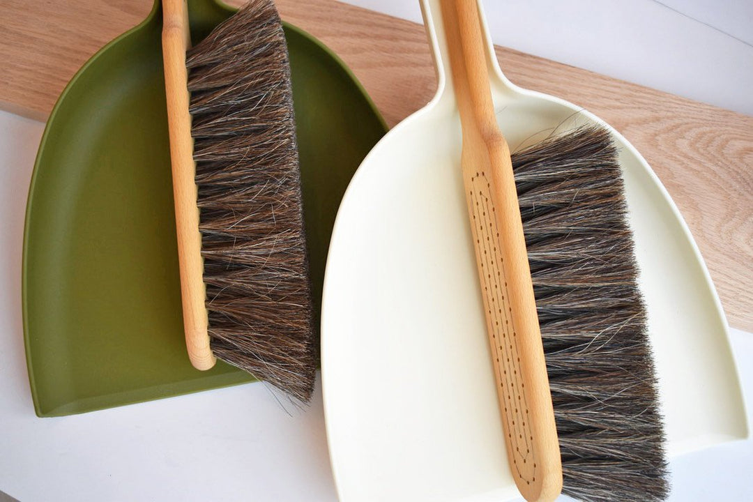 Iris Hantverk - Dustpan & Brush Set (Beech, Horse hair) - Slowood